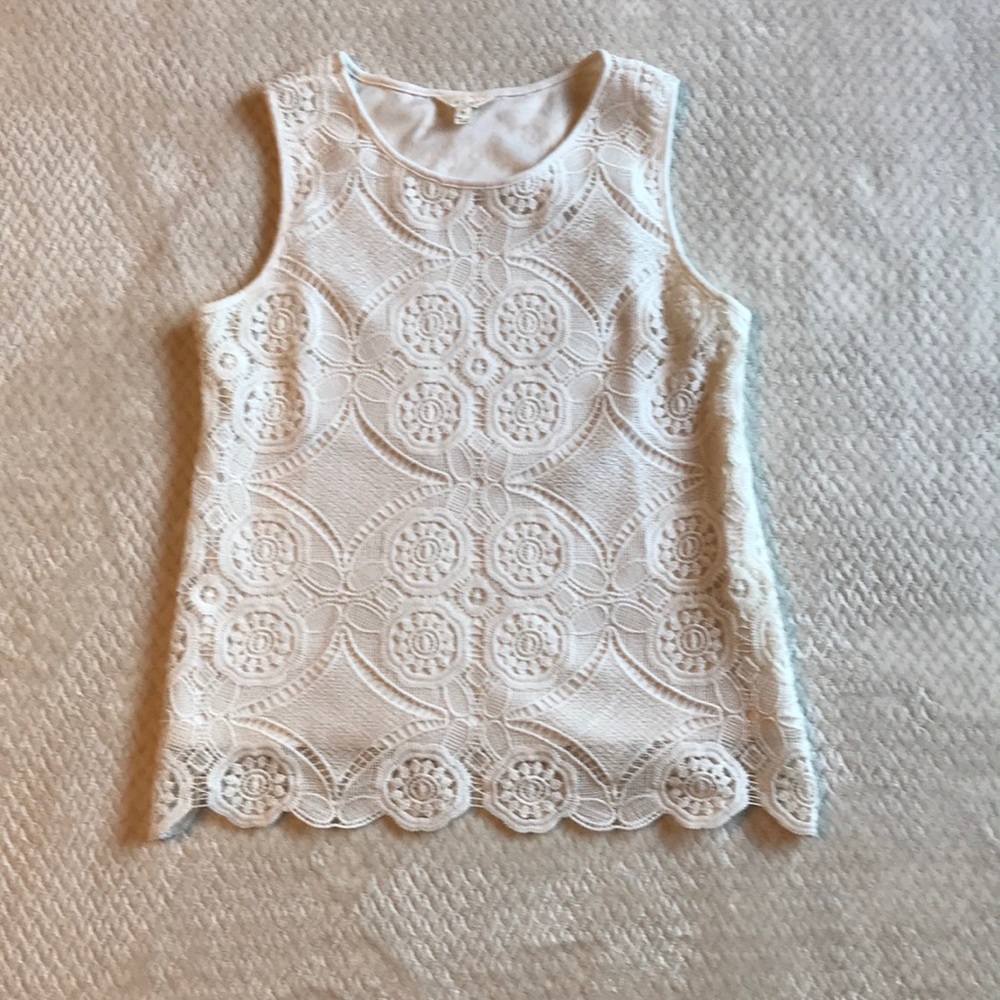 White lace sleeveless top